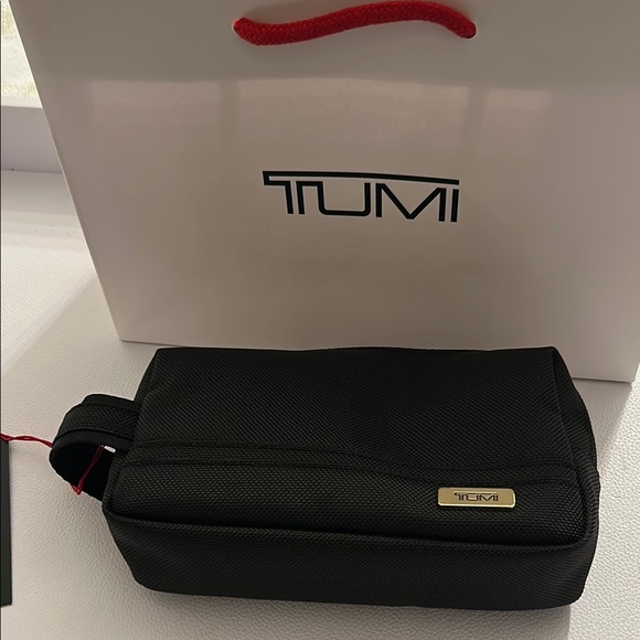 TUMI Black Toiletry Bag BNWT - Picture 1 of 11